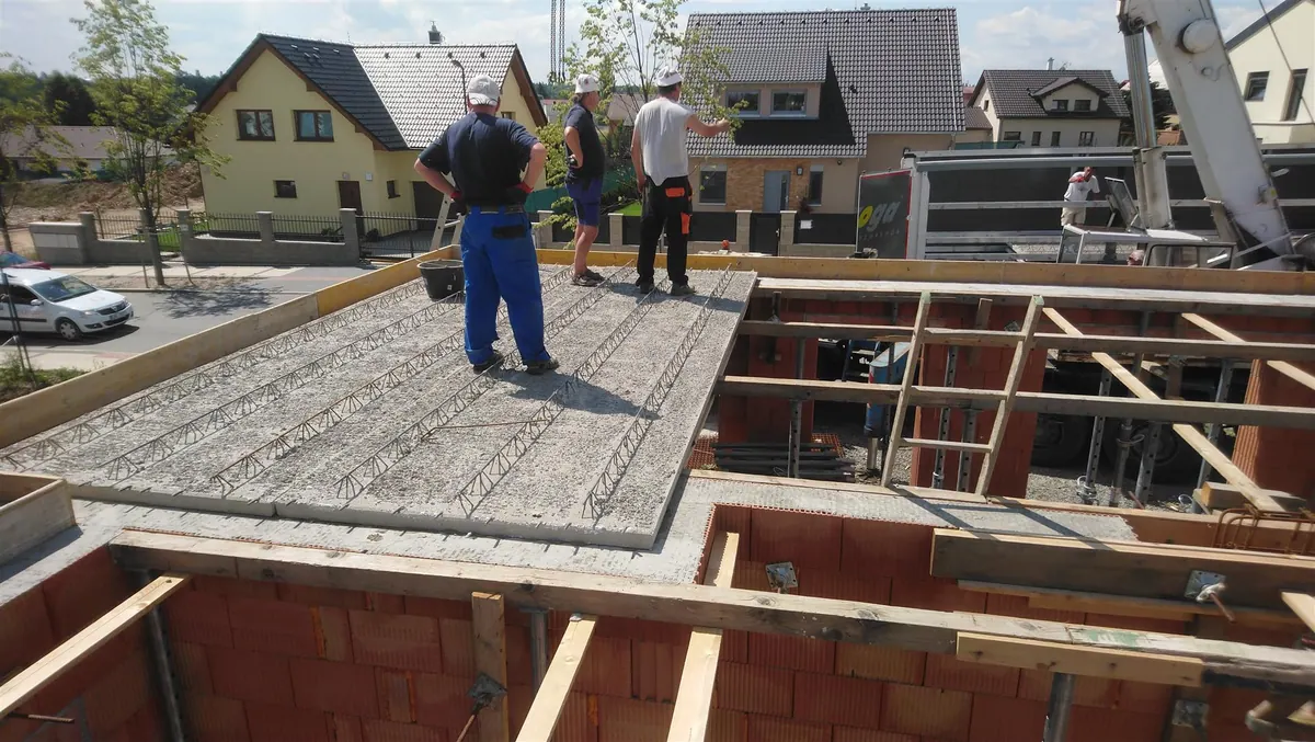 Spřažené stropní desky FILIGRAN – RD Újezd u Průhonic – montáž desek FILIGRAN