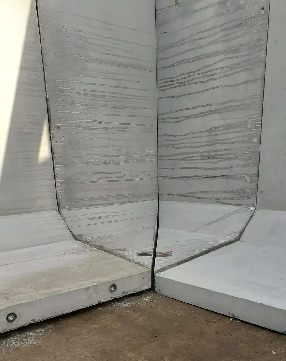 Opěrné a silážní stěny GREFA – Detail spoje stěn GREFA