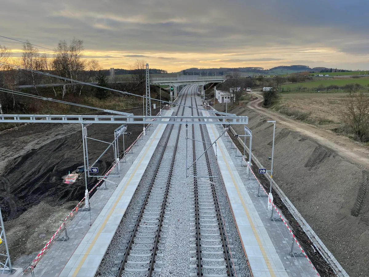 Konzolové desky NDL – Osová Bítýška – nová nástupiště při modernizaci trati