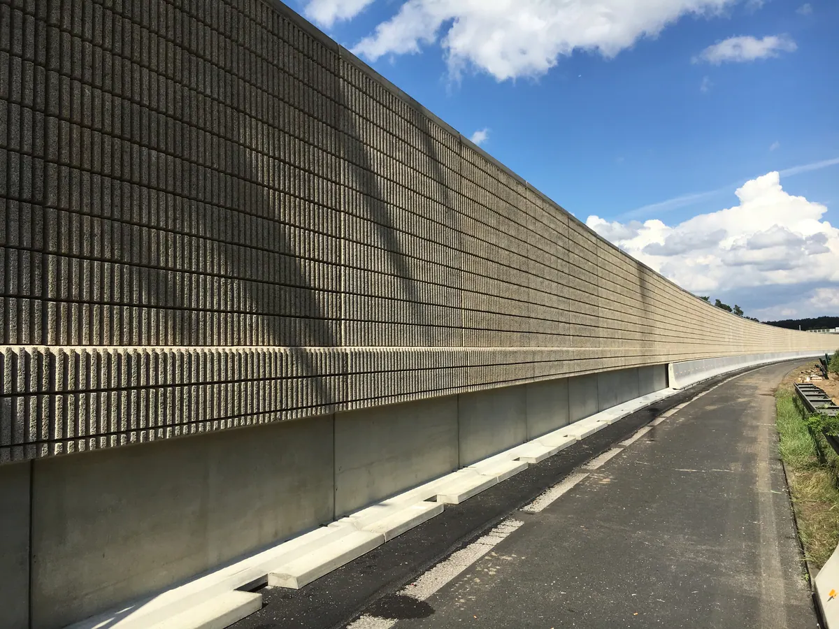 Železobetonové sloupky PHS – A10 Německo, Postupim – sloupek mezi panely