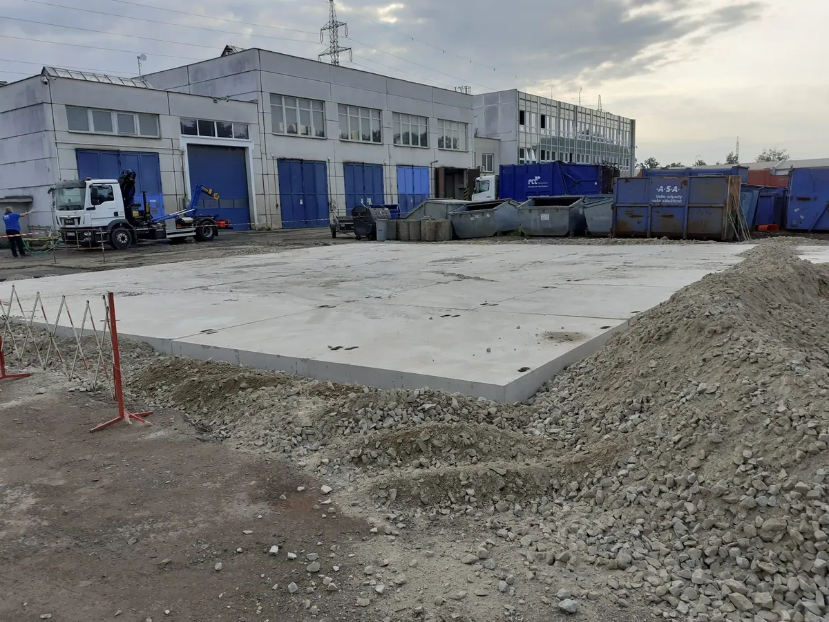 Silniční panely IZD – Zpevněná plocha ze silničních panelů