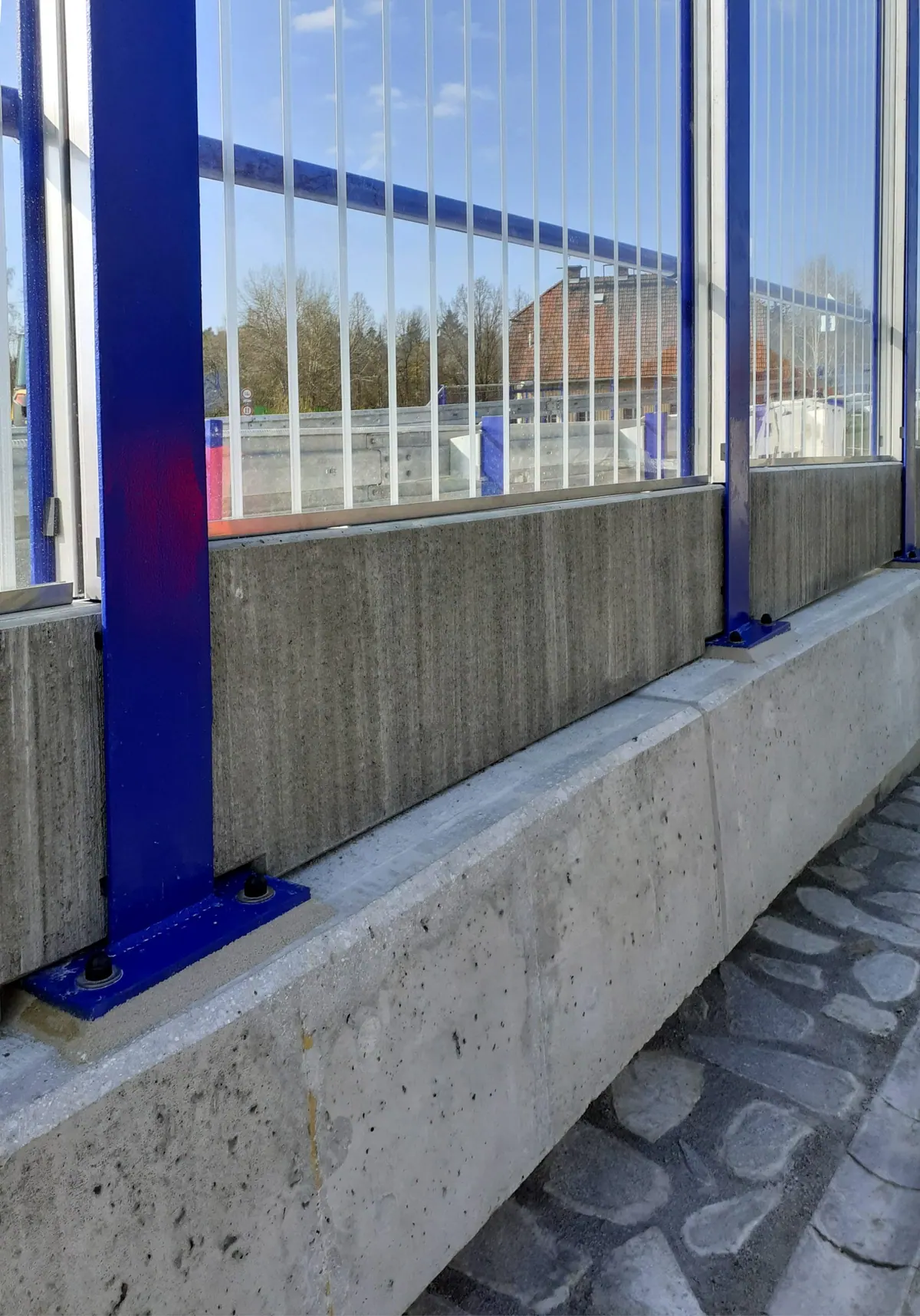 Soklové panely – Trocnov – soklový panel se sloupkem a průhlednou výplní